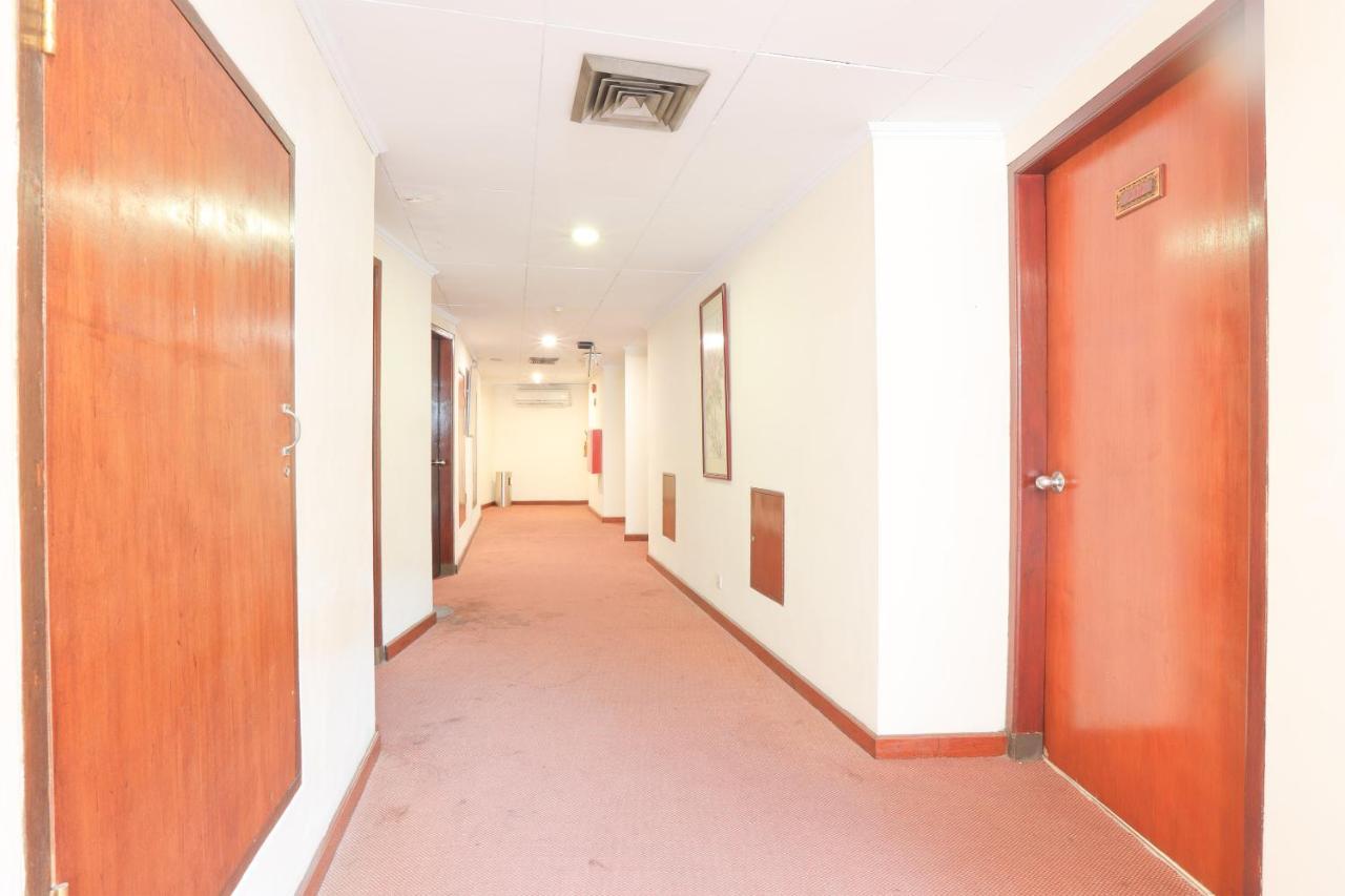 Oyo 108 Hotel Surya Jakarta Extérieur photo