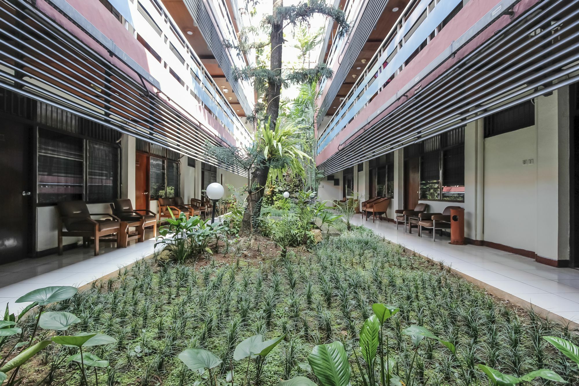 Oyo 108 Hotel Surya Jakarta Extérieur photo
